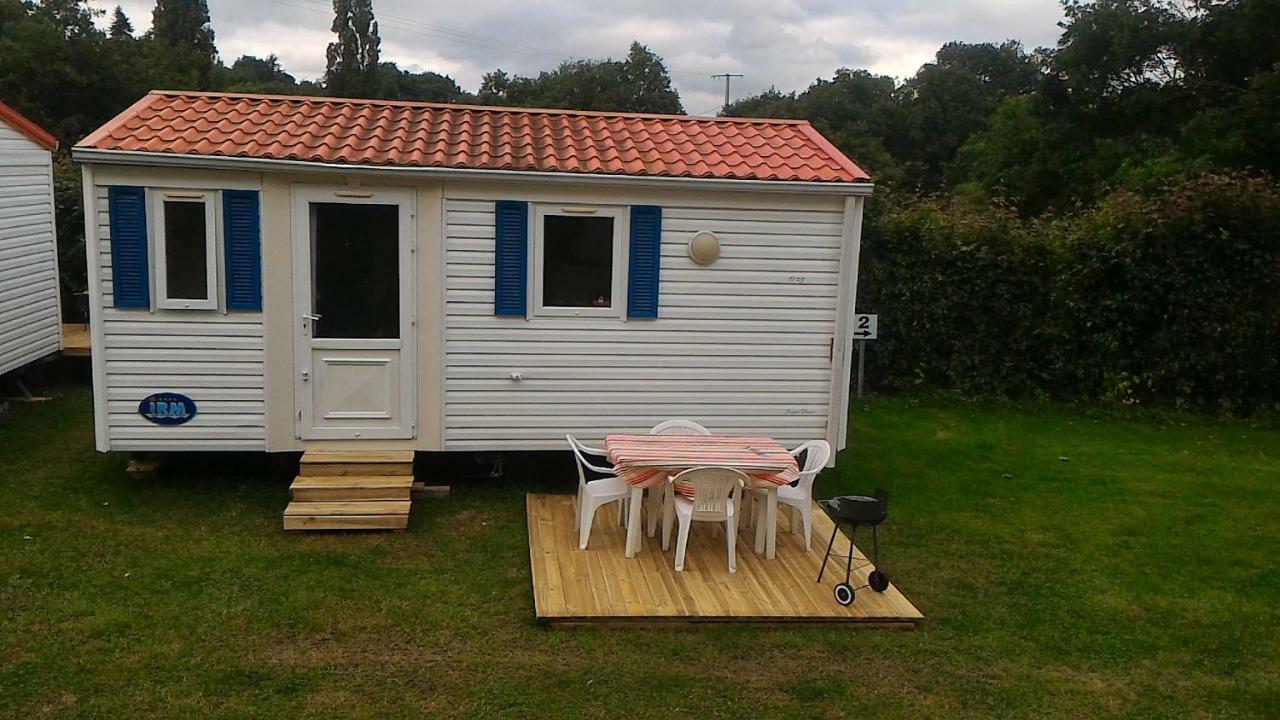 Camping Du Puy Rond Bressuire Exterior photo